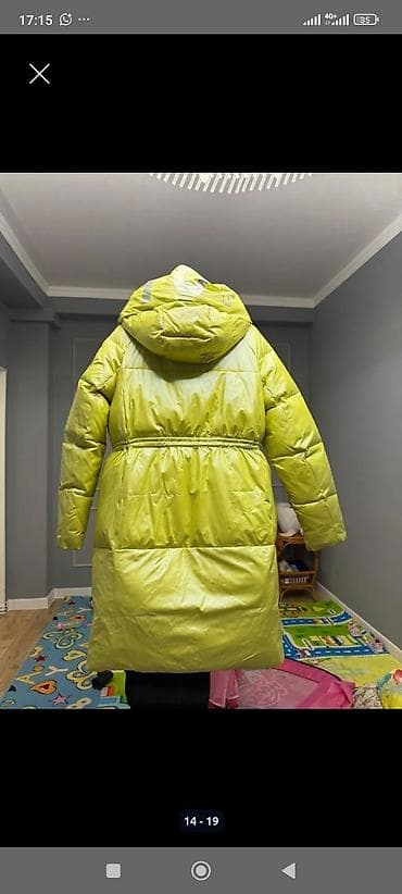 nike tech: Женский зимний пуховик-парка, удлинённый, ярко‑салатового цвета — 1