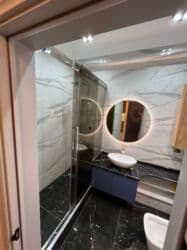 стол раздвижной низкий: Душ кабинасы Төрт бурчтук, Өлчөмү: 2 x 170 см, Поддондун бийиктиги: 8 см,Жабуусу: Тунук — 14