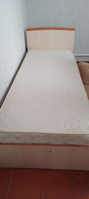 кроватку: Односпальная кровать с матрасом. - Размер спального места — 1