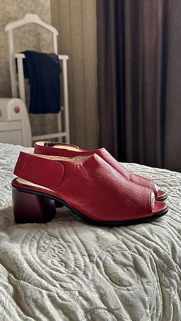 Сандалдар жана шлепкалар: Босоножкалар, 38, Жаңы, түсү - Кызыл, Өзү алып кетүү, Акылуу жеткирүү — 1