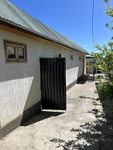 сарай для скота: Продаётся одноэтажный жилой дом с большим двором и хозяйственными — 6