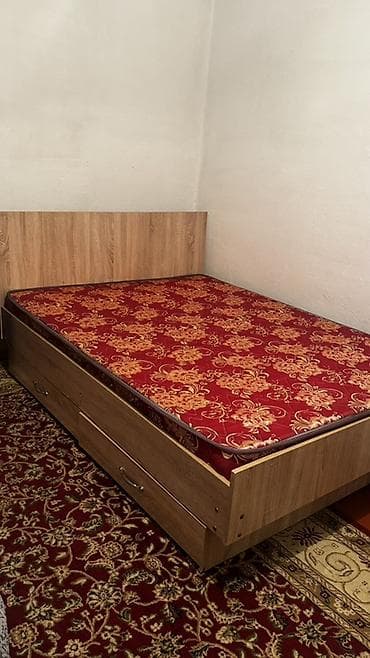 спальный мещок: Кровать двухспальная с матрасом,без пятенпользовались 3 месяца,почти — 1