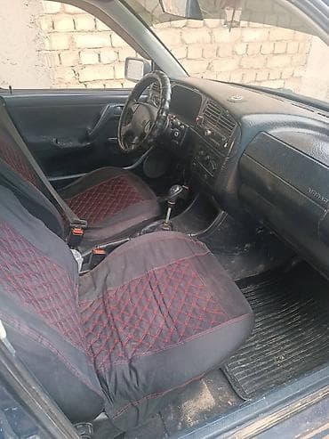 Транспорт: Volkswagen Golf: 1993 г., 1.8 л, Механика, Газ — 8