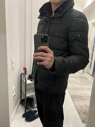 серые мужские куртки: Мужская пуховая куртка, темно‑серого цвета. Особенности: - Прямой — 2