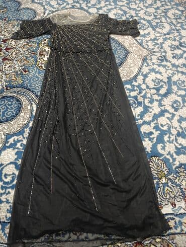 праздничные платья больших размеров для полных женщин: Вечернее черное платье в пол - Фасон: свободный, с акцентом на линию — 6