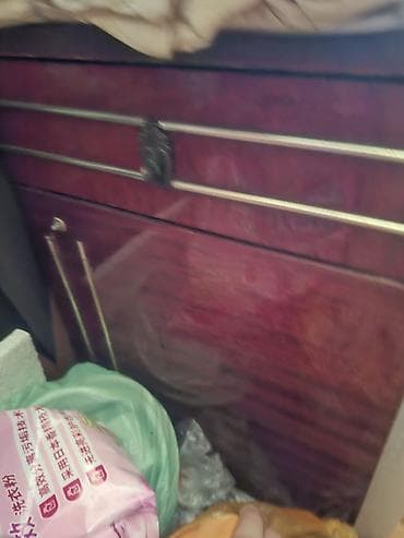 тумба бу: Тумба 1 шт, подвесной вешалка в коридор, и 2 шт. кровать без ничего — 1