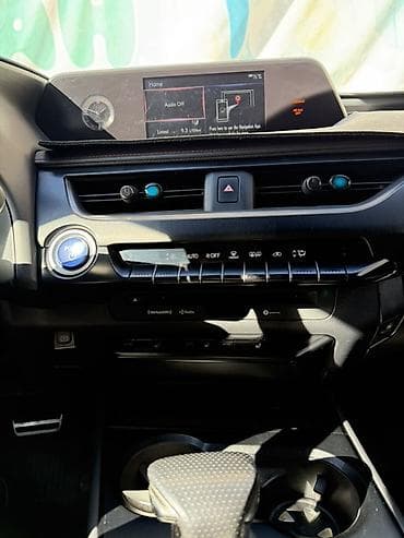 audu a6: Lexus UX: 2019 г., Автомат, Гибрид, Кроссовер — 7