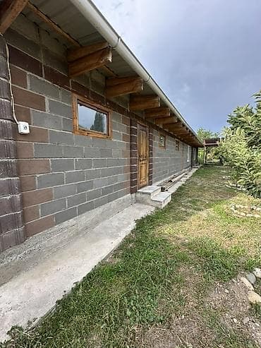 Дома: 📍 В Сокулуке продаётся дом на участке 20 соток. 🏡Площадь дома — 4