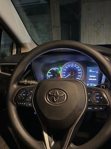 противен: Toyota Corolla: 2022 г., 1.8 л, Вариатор, Гибрид, Седан — 10