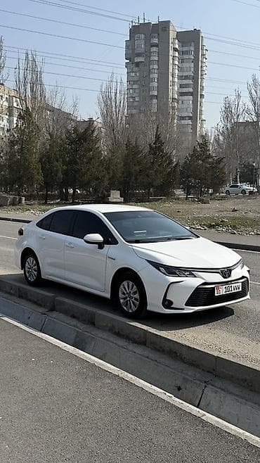 на corolla: Toyota Corolla: 2022 г., 1.8 л, Вариатор, Гибрид, Седан — 4