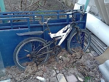продаю велик: Велосипеды черный на ходу 4000с,белый 3000 требуется ремонтдетские — 5
