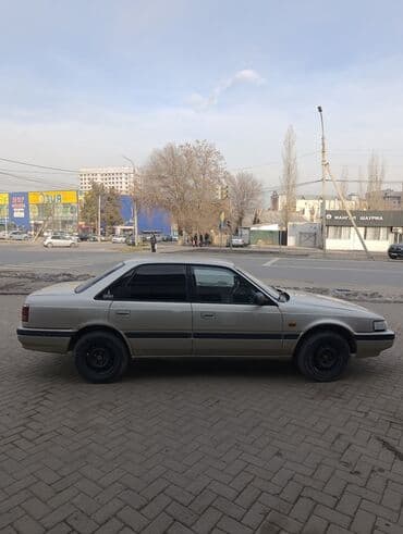 audi 80 б3: Mazda 626: 1991 г., 2 л, Механика, Бензин, Седан — 8