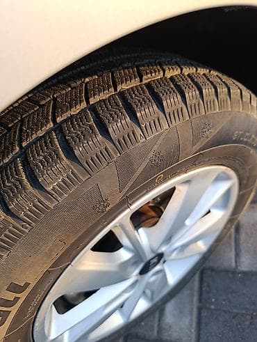 d 4d: Легковое авто, Пункт назначения: Аэропорт Манас, Количество мест: 4, Лицензия №: 2222879 — 4