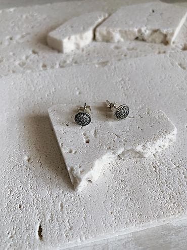 медные серьги: Минималистичные серьги-пусеты из серебра. Варианты дизайна: - Кольца — 3
