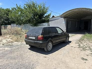 Унаа: Volkswagen Golf: 1994 г., 1.6 л, Кол менен иштөөчү, Бензин, Хетчбек — 3