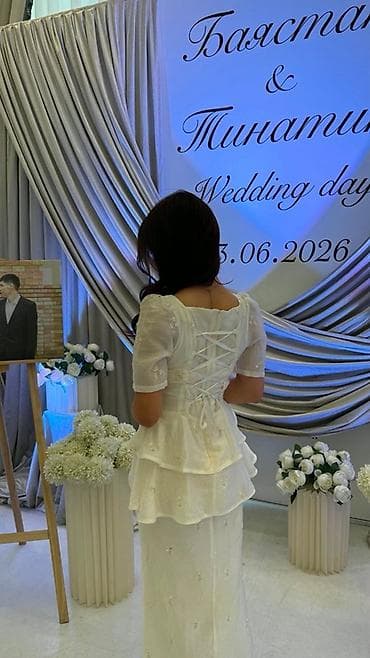 Свадебное платье, S, Закрытое, Прямое, Цветочные элементы, Новый — 2