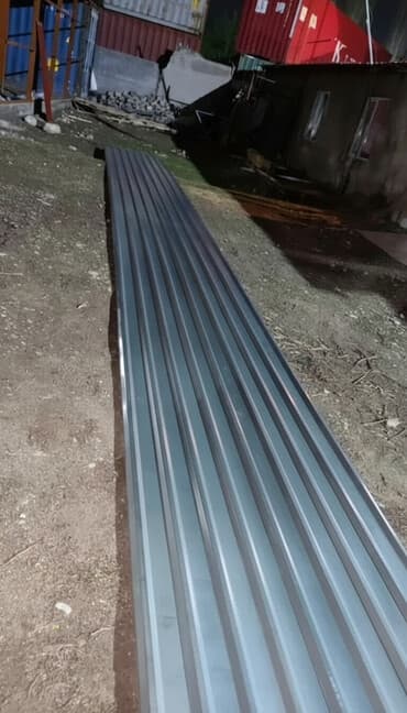 Профнастил металлический, серый. - Тип: стеновой/кровельный профлист