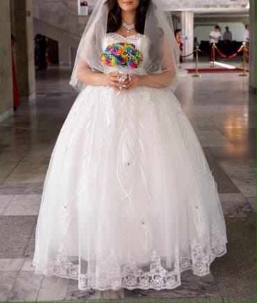 фата на девичник: На прокат шикарное платье, паспорт в залог,платье без колец с камней — 1