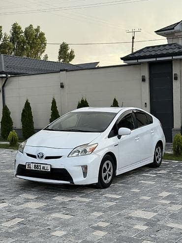 Транспорт: Toyota Prius: 2015 г., 1.8 л, Вариатор, Гибрид, Хэтчбэк — 2