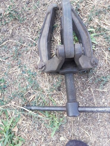 строительный набор инструментов: Съемник подшипников предназначен для снятия деталей, таких как — 1