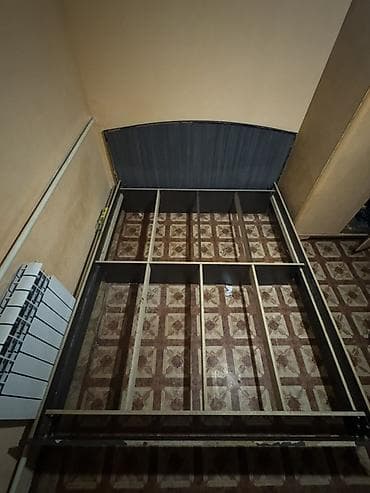 sofa bed: Двуспальная кровать, Б/у, Каркас без матраса, длина - 200 см — 1