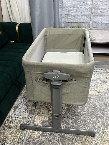 Мебель: Детская прикроватная кроватка Joie Roomie Glide. Подходит для — 1