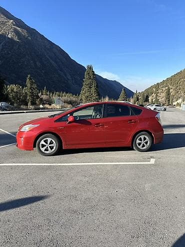 prius v: Toyota Prius: 2013 г., 1.8 л, Вариатор, Гибрид, Хэтчбэк — 2
