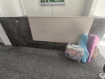 Стойка ресепшн для офиса/салона - Прямолинейная стойка с двухцветным