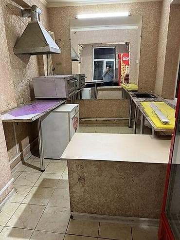 Сдаю кухня есть частично оборудованыпомещение 20 кВ метр аккуратный