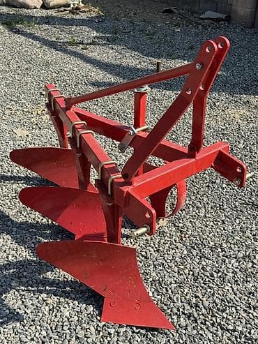 Трёхкорпусный навесной плуг для трактора - Тип: оборотный/корпусный at lalafo.kg Трёхкорпусный навесной плуг для трактора - Тип: оборотный/корпусный