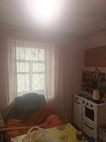 Недвижимость: Сдаётся простая меблированная комната с кухонной зоной. - Планировка — 3