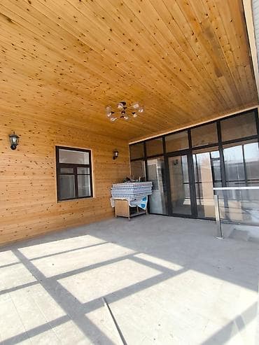 Промышленная химия: Просторная веранда/терраса с остеклением и отделкой деревом - — 1