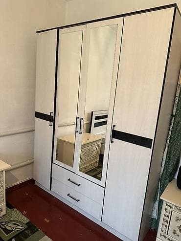 Спальный гарнитур в современном стиле (светлое дерево с контрастными