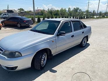 lada 2113: Седан серебристого цвета, 4 двери, кузов классической формы. Основные — 3