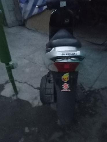 Скутерлер: Скутер Suzuki (серебристый цвет) - Марка/бренд: Suzuki - Тип — 1