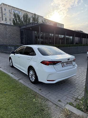 бампер рх300: Toyota Corolla: 2021 г., 1.8 л, Вариатор, Гибрид, Седан — 4