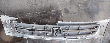 решетки ограждения: Решетка радиатора Honda 2002 г., Оригинал — 2