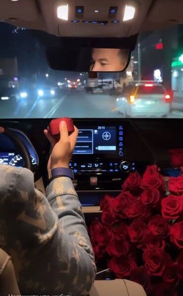 что можно подарить папе: ✨ Идеальная коробочка для самого важного вопроса. Нежный свет, бархат — 5