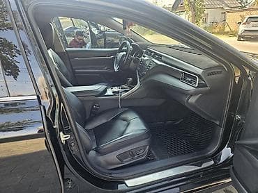 suzuki shift: Toyota Camry: 2020 г., Седан — 5