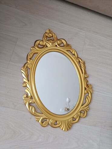 рамка для фото: Овальное декоративное зеркало в резной раме золотого цвета в стиле — 5