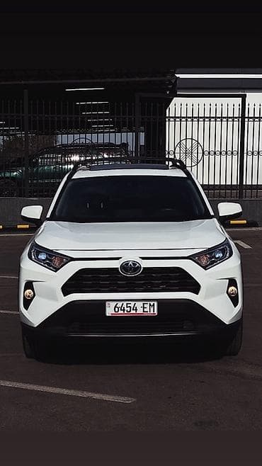 Toyota RAV4: 2021 г., 2.5 л, Автомат, Гибрид, Кроссовер