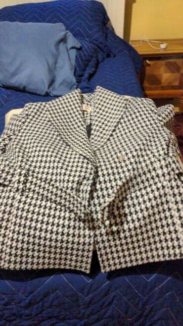 срочно продаю в связи с переездом: Новый пиджак весенний/осенний Цена окончательная. Оплата только — 1