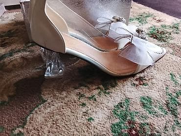 lark m2: Белые женские туфли-лодочки с декоративными бантами и стразами. - — 2