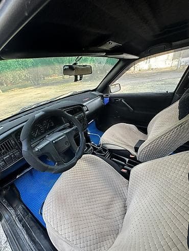 салон машины: Volkswagen Passat Variant: 1989 г., 1.8 л, Механика, Бензин, Универсал — 8