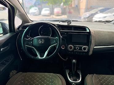 Транспорт: Honda Fit: 2017 г., 1.5 л, Автомат, Бензин, Хэтчбэк — 4