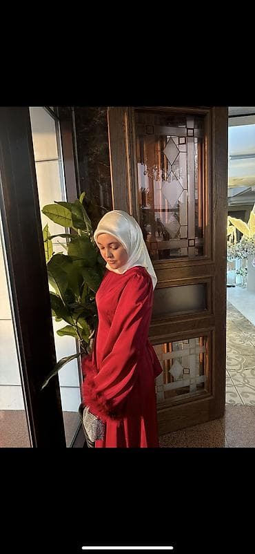 платья на осенний бал: Вечернее платье в пол бордового цвета - Силуэт: прямой, свободный — 3