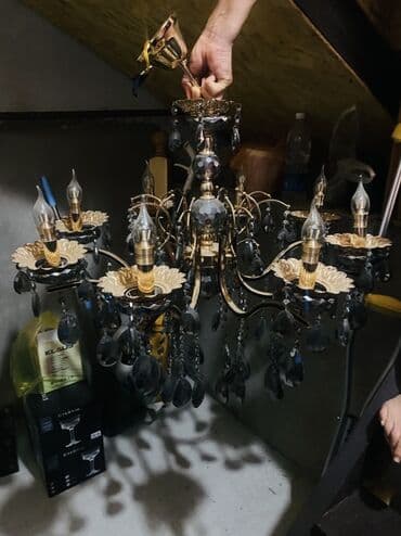 люстра новый: Элегантная люстра с восемью рожками, выполненная в контрастных — 4