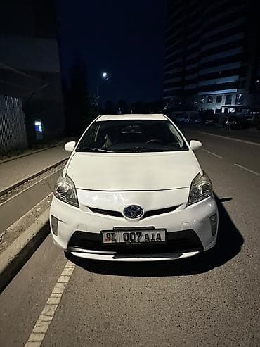 chery tiggo: Toyota Prius: 2014 г., 1.8 л, Вариатор, Гибрид, Хэтчбэк — 4