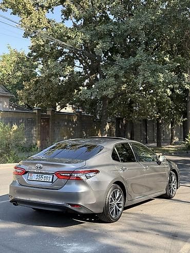 892 2: Toyota Camry: 2023 г., 2.5 л, Вариатор, Гибрид, Седан — 8