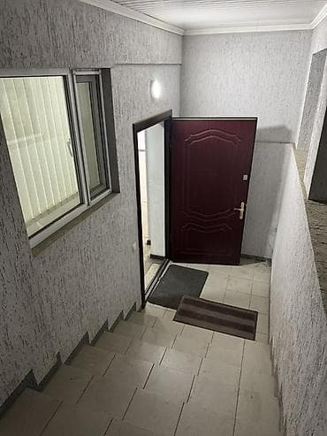 Продаётся коммерческое помещение !! Цокольный этаж с отдельным входом